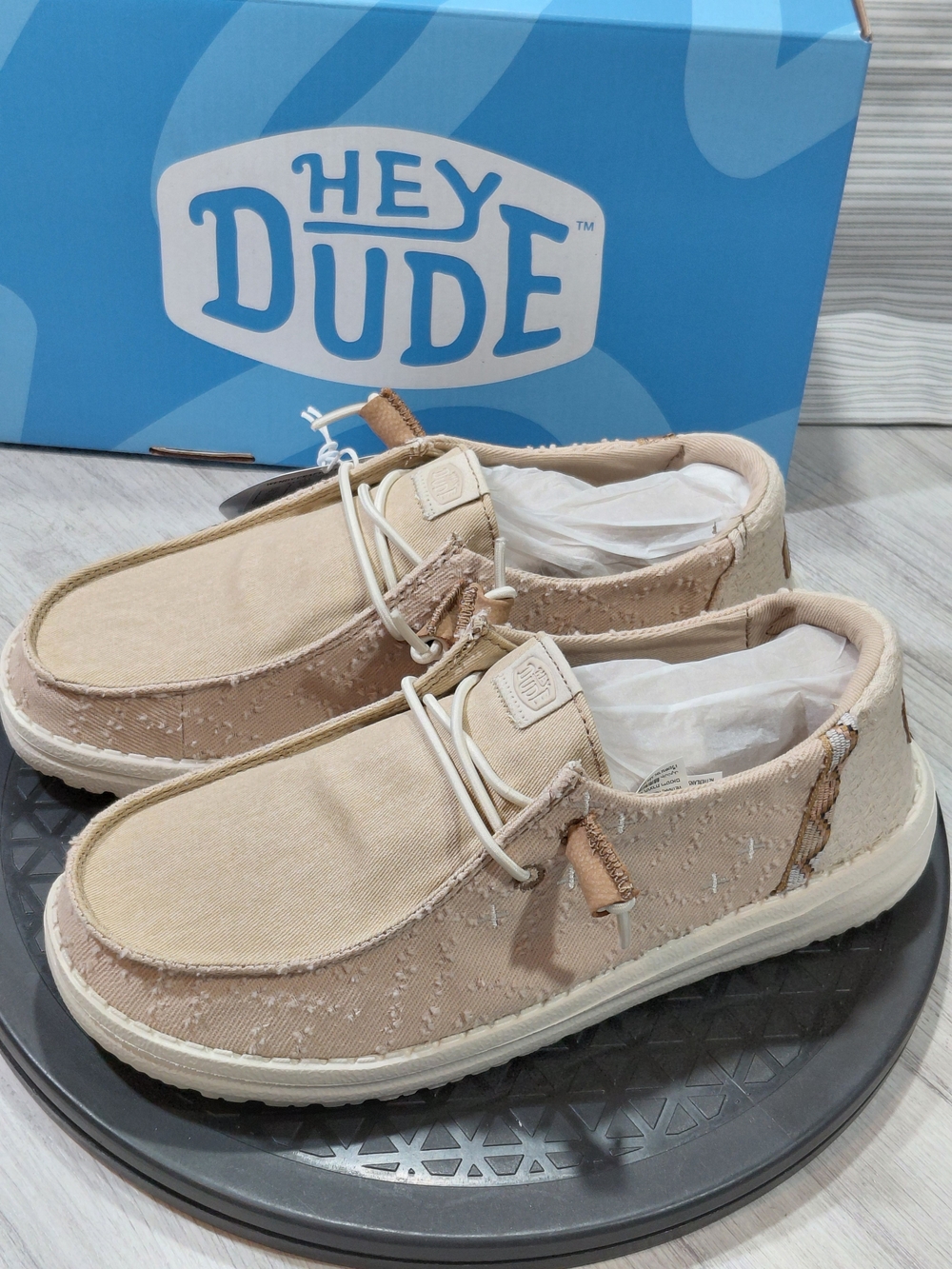 NWT Hey Dude Womens Wendy Crafted Tan Canvas Slip-On Casual Comfort Shoes W6